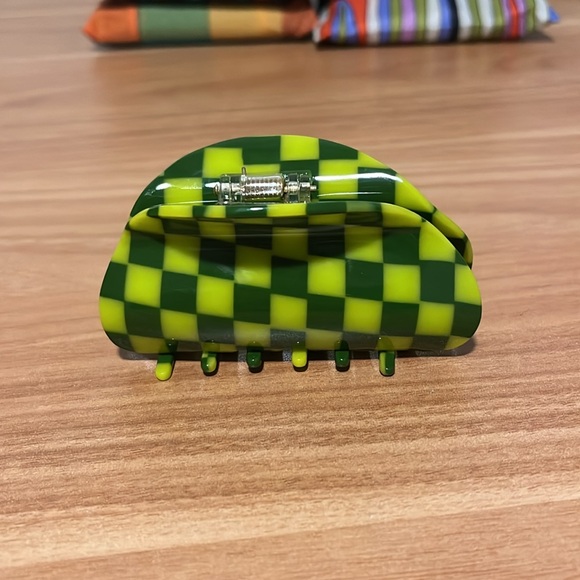 Chunks - Checker Claw Clip in Dill - Picture 2 of 5